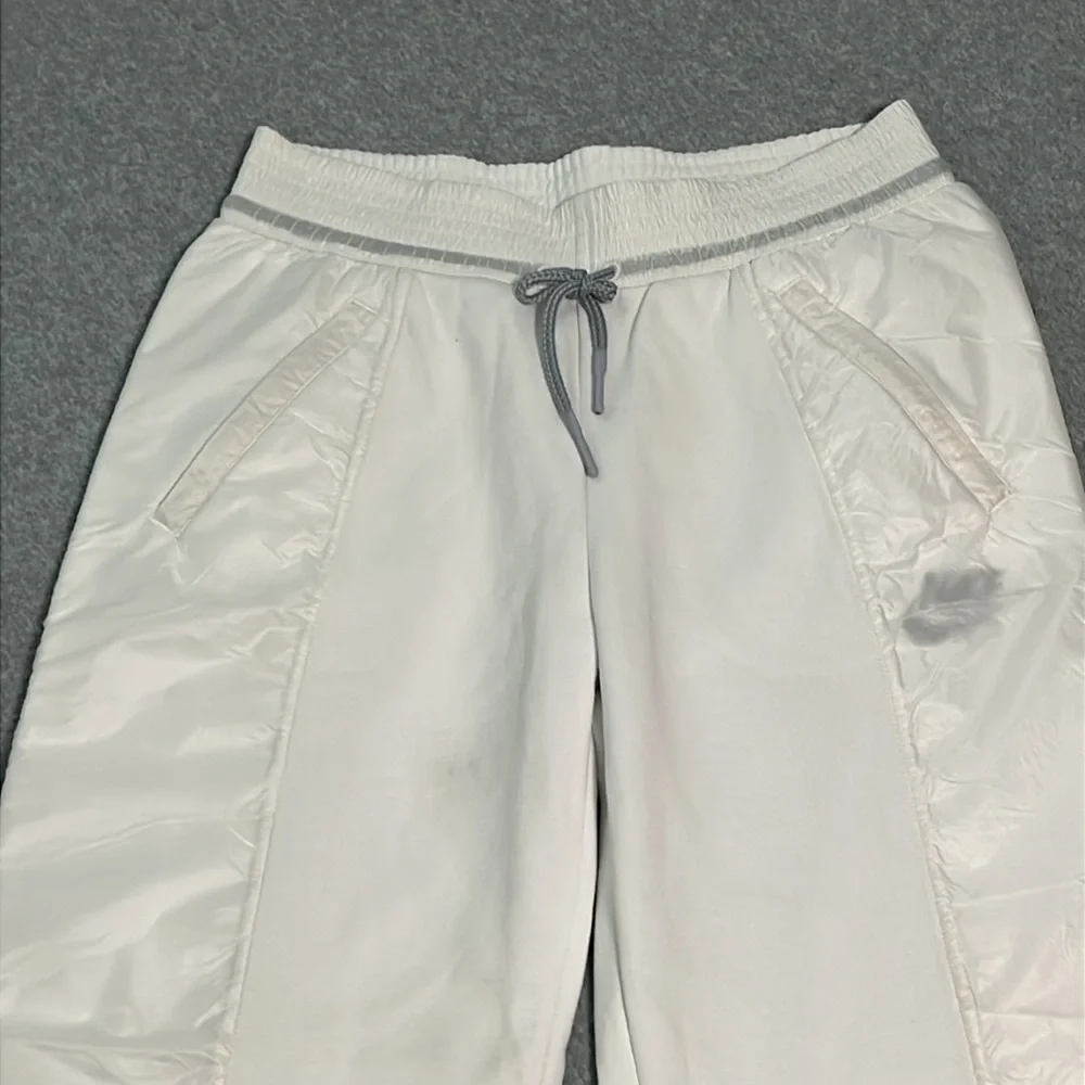 Womens Nike White Tech Fleece Splatter Sweatpants Medium Active Athleisure